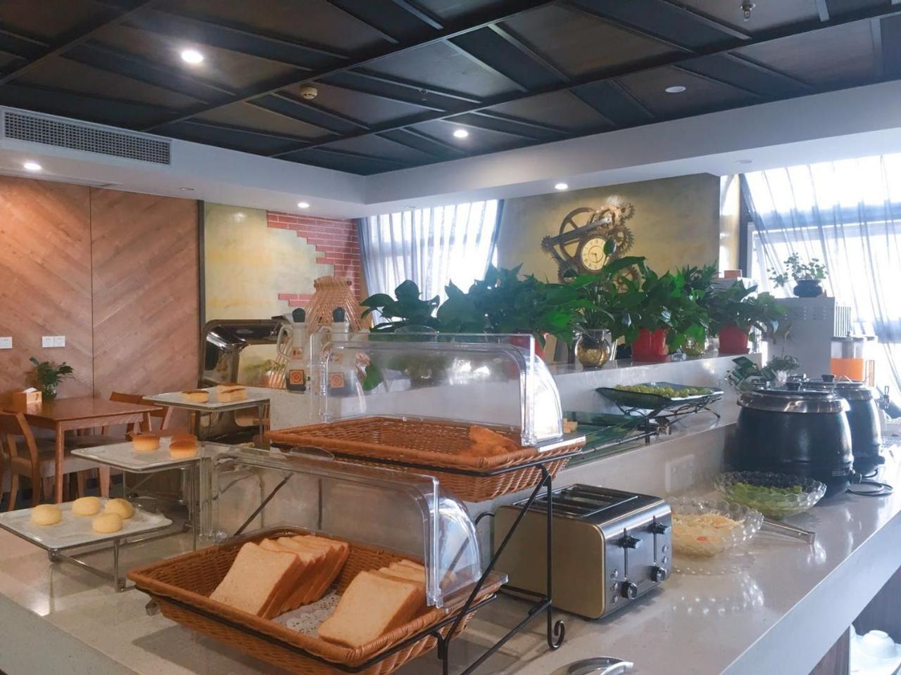 Nostalgia Hotel Near Tianjin Polar Ocean Word- Tianjin Fonte Joy World, 10 Minutes Drive Away From Tianjin Tanggu High-Speed Railway Station, Free Ice-Cream, Mineral Water, Snacks And Laundry Service, English Communication Well Luaran gambar